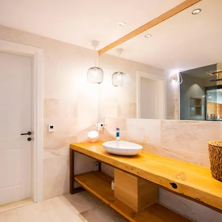 Deluxe Kalkan 卡斯